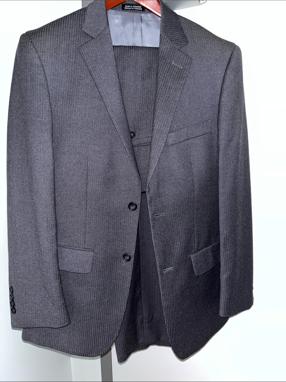 ALFRED SUNG Charcoal Gray Men's Two-Piece 100% Wool Suit - Blazer & Trousers